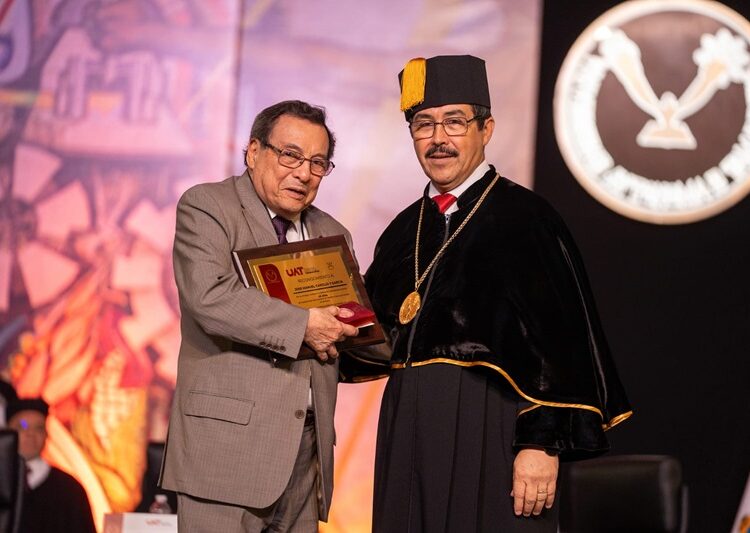 Rinde la UAT emotivo homenaje a su personal académico