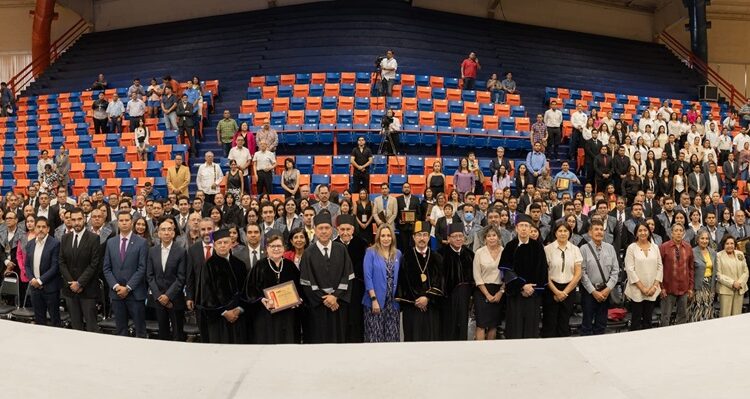 Rinde la UAT emotivo homenaje a su personal académico