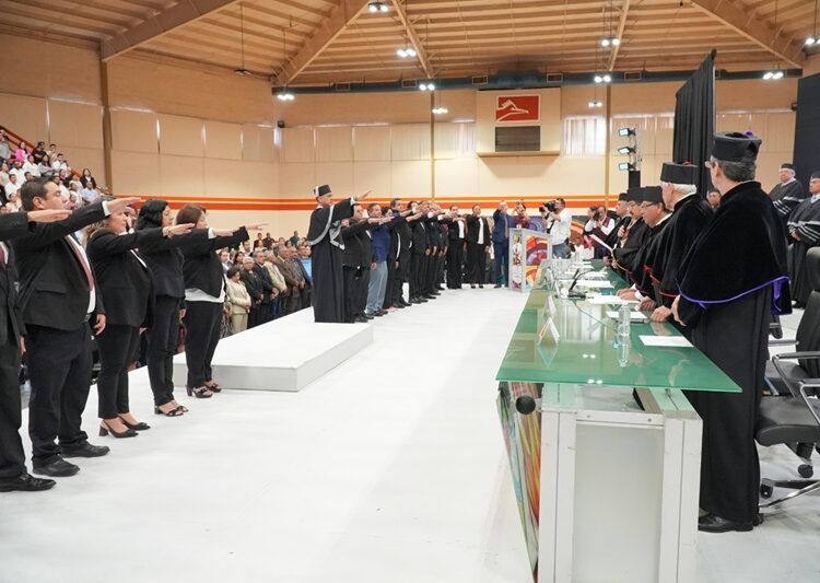 Rinde la UAT emotivo homenaje a su personal académico