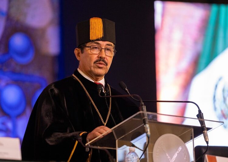 Rinde la UAT emotivo homenaje a su personal académico