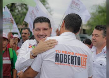 ¡Roberto Lee y Beto se topan en control y en un acto de civismo ciudadano aceptó debatir!