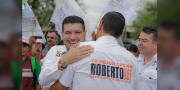 ¡Roberto Lee y Beto se topan en control y en un acto de civismo ciudadano aceptó debatir!