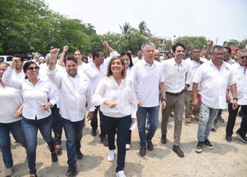 Rosa González y Chucho Nader brindan reconocimiento a las y los trabajadores