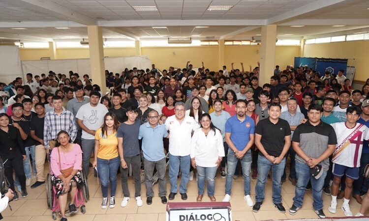 Sostiene Armando Martínez Manríquez encuentro con jóvenes