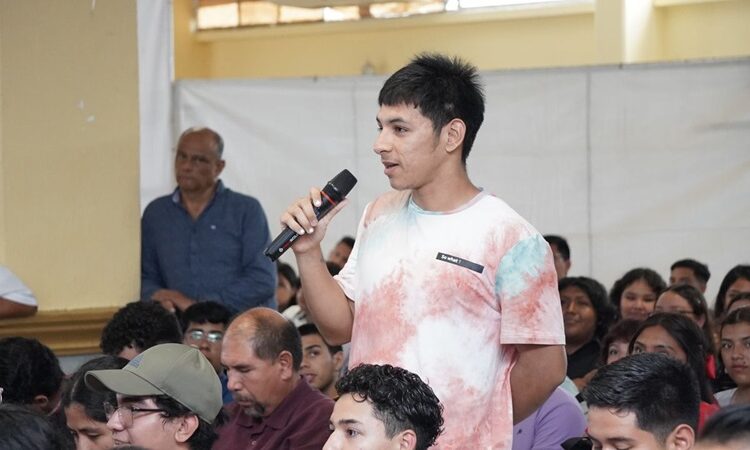 Sostiene Armando Martínez Manríquez encuentro con jóvenes