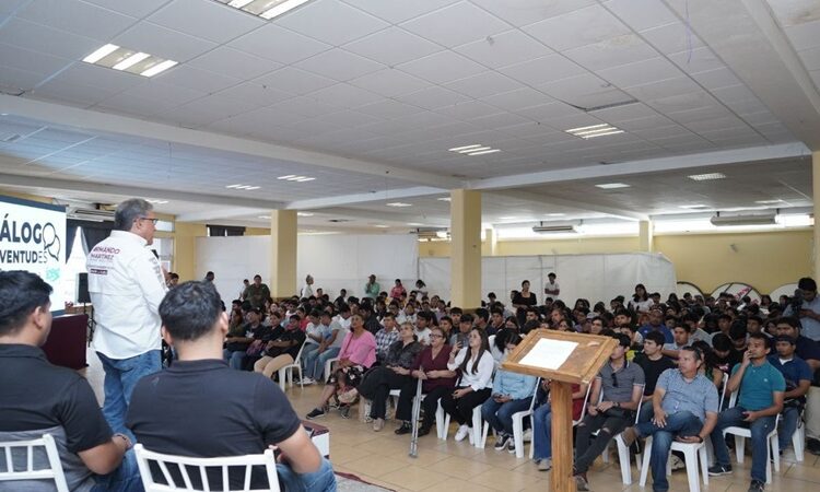 Sostiene Armando Martínez Manríquez encuentro con jóvenes