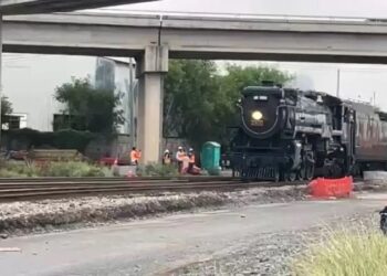 Por Nuevo Laredo pasó el tren de vapor Empress 2816