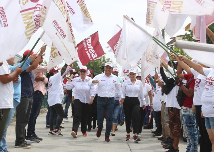 Visita Lalo a obreros y dirigentes de maquiladoras