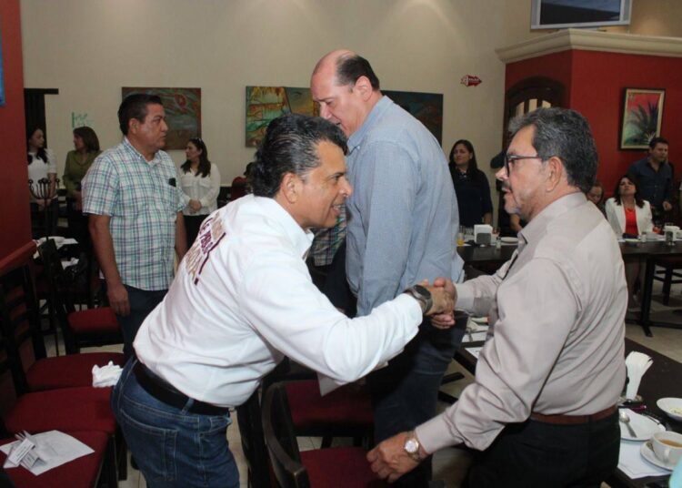 Empresarios y profesionales reiteran confianza a Lalo Gattás