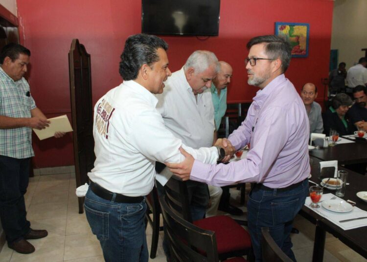 Empresarios y profesionales reiteran confianza a Lalo Gattás