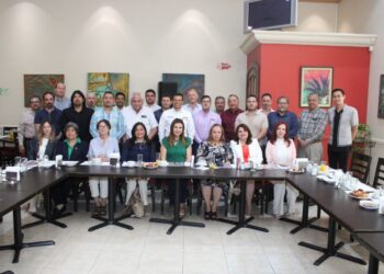 Empresarios y profesionales reiteran confianza a Lalo Gattás