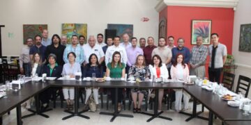 Empresarios y profesionales reiteran confianza a Lalo Gattás