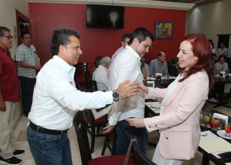 Empresarios y profesionales reiteran confianza a Lalo Gattás