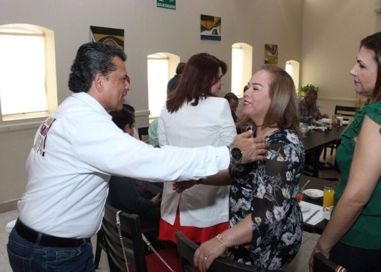 Empresarios y profesionales reiteran confianza a Lalo Gattás