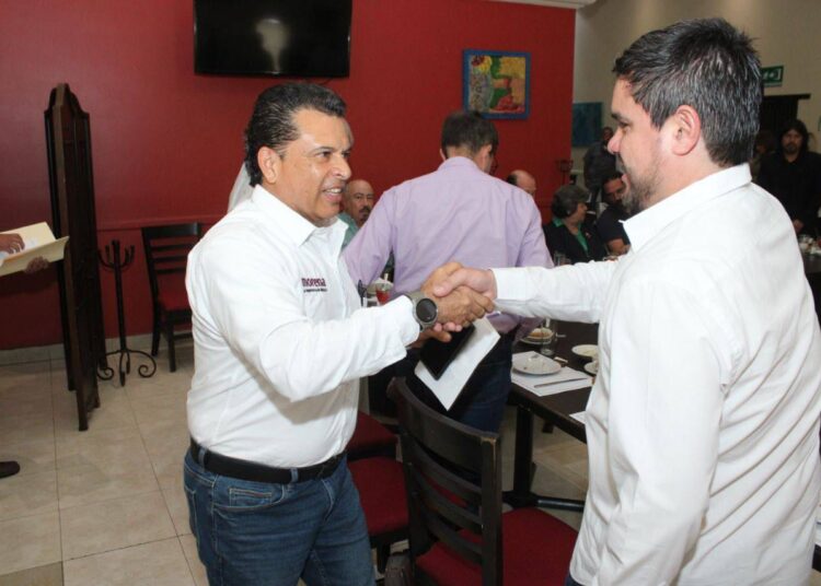 Empresarios y profesionales reiteran confianza a Lalo Gattás