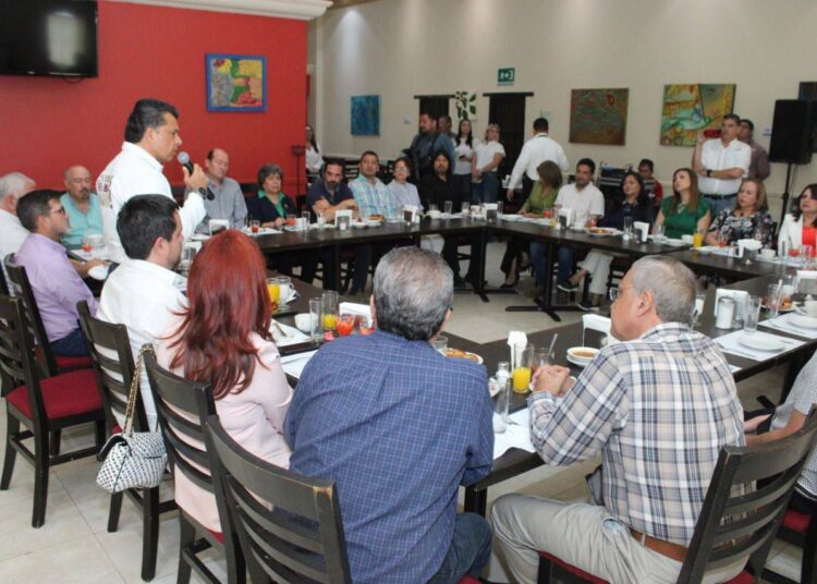 Empresarios y profesionales reiteran confianza a Lalo Gattás