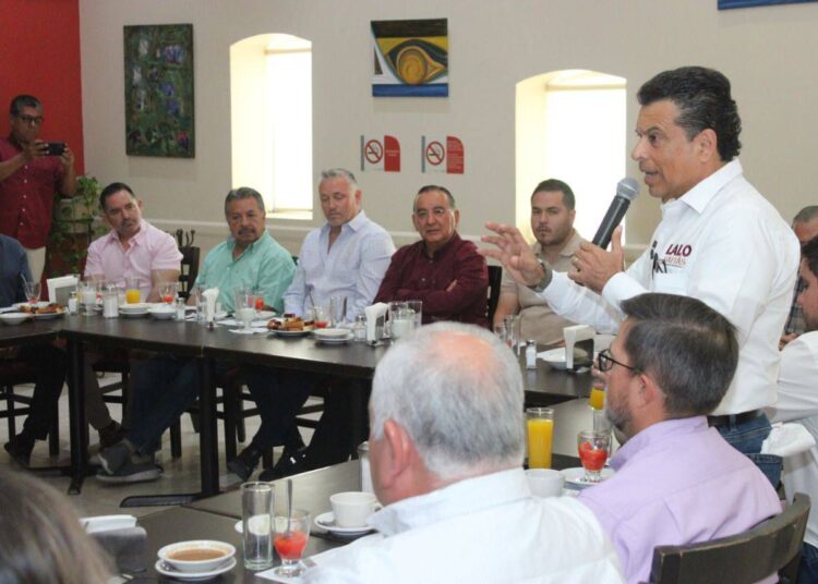 Empresarios y profesionales reiteran confianza a Lalo Gattás