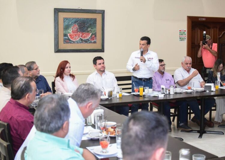 Empresarios y profesionales reiteran confianza a Lalo Gattás