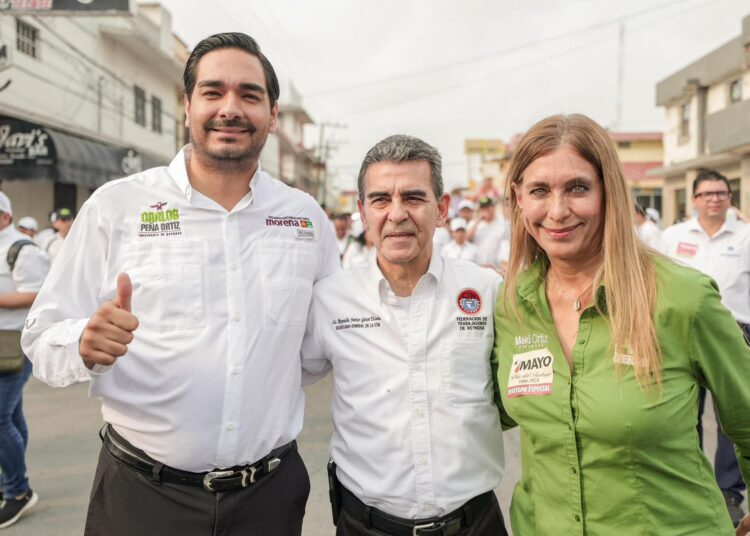 Carlos Peña participó en el desfile del Día del Trabajo