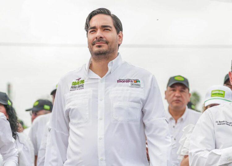Carlos Peña participó en el desfile del Día del Trabajo