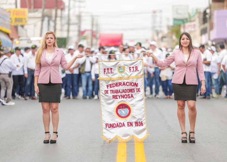Carlos Peña participó en el desfile del Día del Trabajo