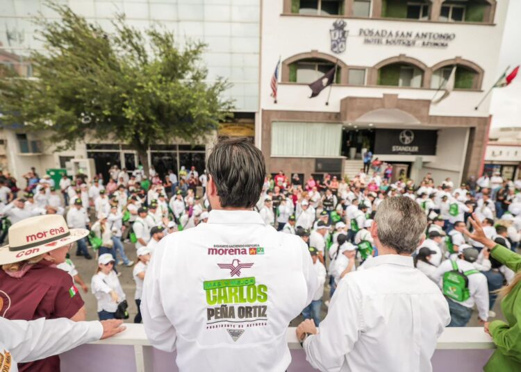 Carlos Peña participó en el desfile del Día del Trabajo