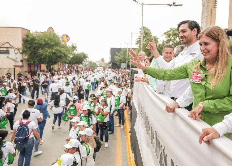Carlos Peña participó en el desfile del Día del Trabajo