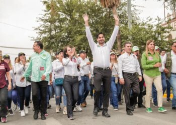 Carlos Peña participó en el desfile del Día del Trabajo