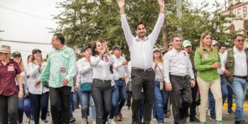 Carlos Peña participó en el desfile del Día del Trabajo