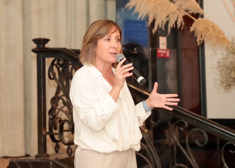 Rosa González presenta su proyecto de gobierno a empresarios