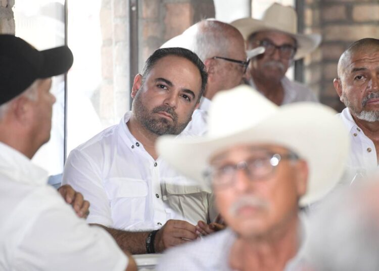 Se suman sectores productivos a la campaña de Lalo Gattás