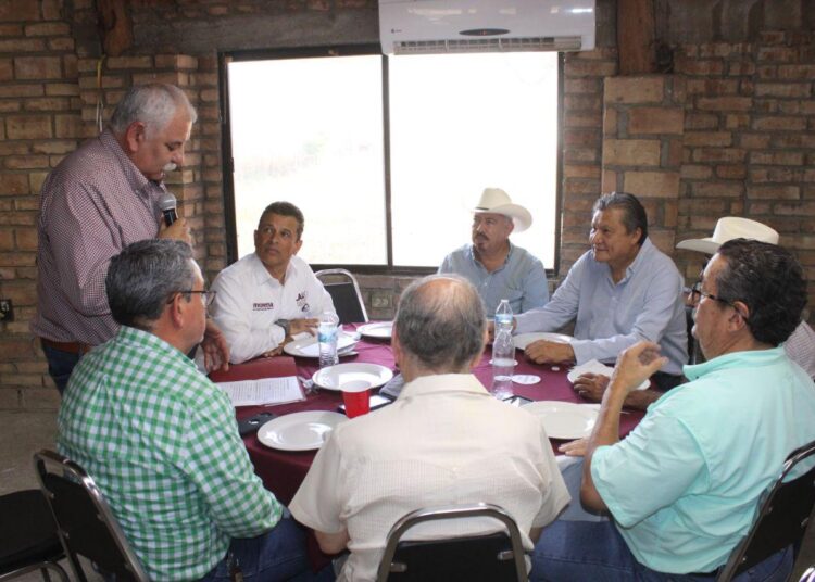 Se suman sectores productivos a la campaña de Lalo Gattás