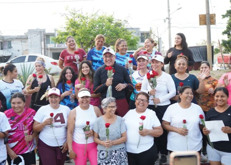 En Altamira, reconoce Armando a las mamás en su día