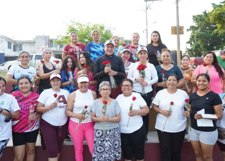 En Altamira, reconoce Armando a las mamás en su día