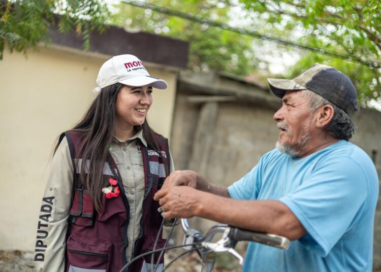 Inicia Katalyna Méndez asambleas con vecinos del Distrito 15