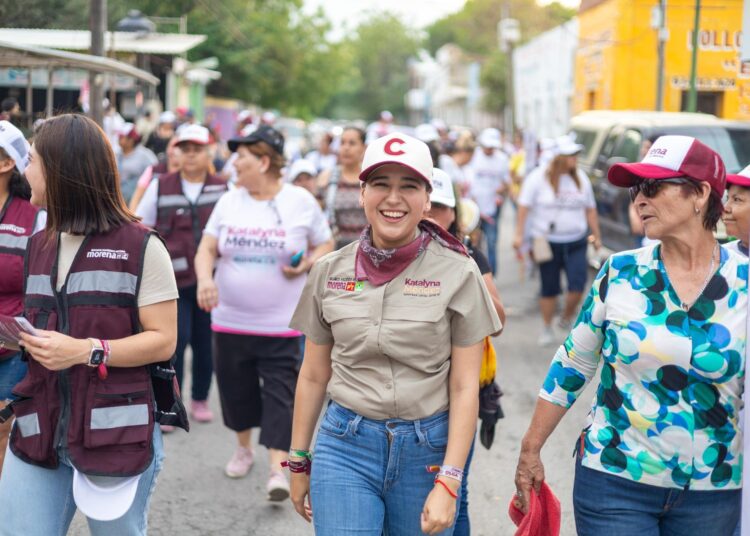Inicia Katalyna Méndez asambleas con vecinos del Distrito 15