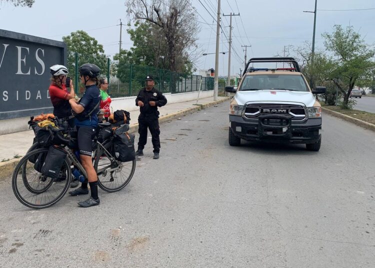 Ciclistas alemanas agradecen apoyo de la Guardia Estatal en Tamaulipas