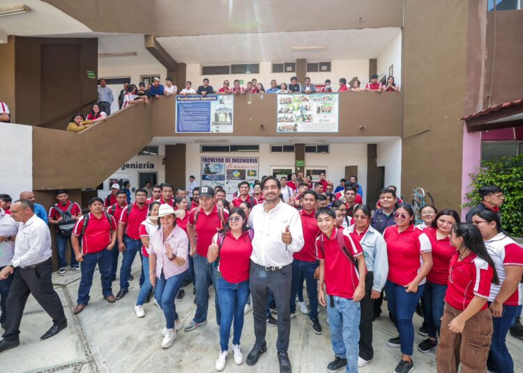 Carlos y Olga Juliana se encuentro con jóvenes en la UT