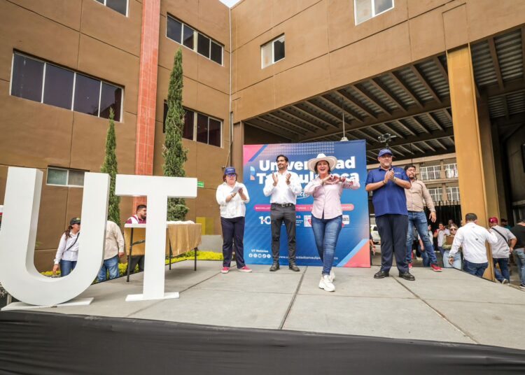 Carlos y Olga Juliana se encuentro con jóvenes en la UT