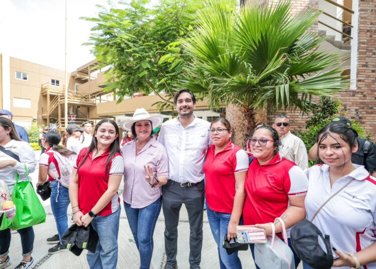 Carlos y Olga Juliana se encuentro con jóvenes en la UT