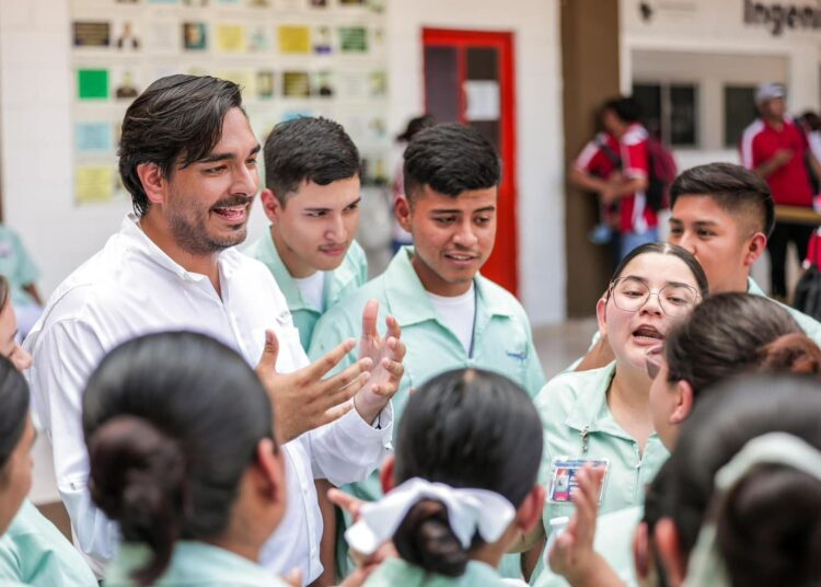 Carlos y Olga Juliana se encuentro con jóvenes en la UT