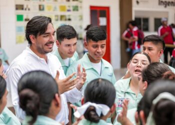 Carlos y Olga Juliana se encuentro con jóvenes en la UT