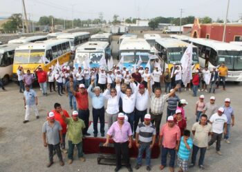Transportistas toman la ruta del triunfo: todos con Lalo Gattás
