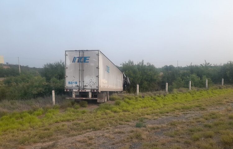 Por presunto problema de salud del operador, tráiler se accidenta en La Gloria-San Fernando