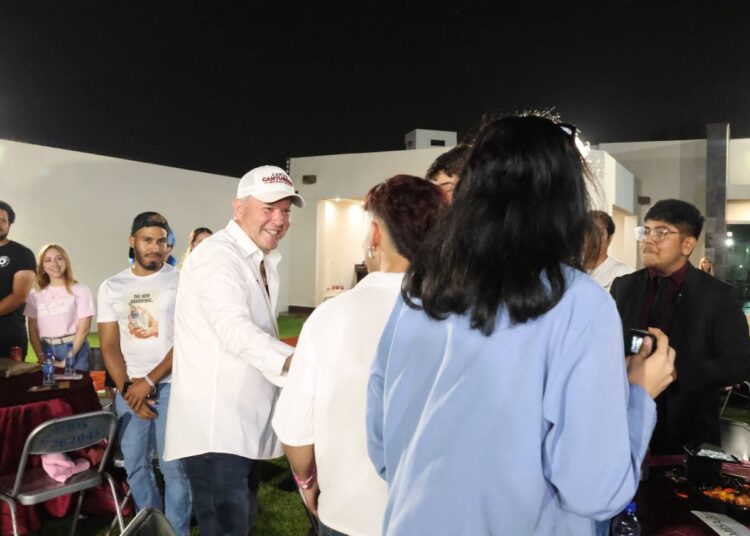 Respalda juventud neolaredense a Carlos Canturosas