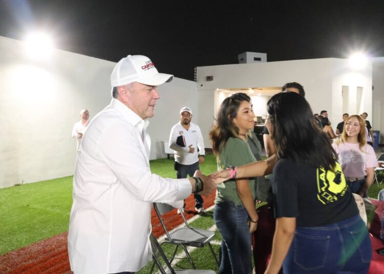 Respalda juventud neolaredense a Carlos Canturosas