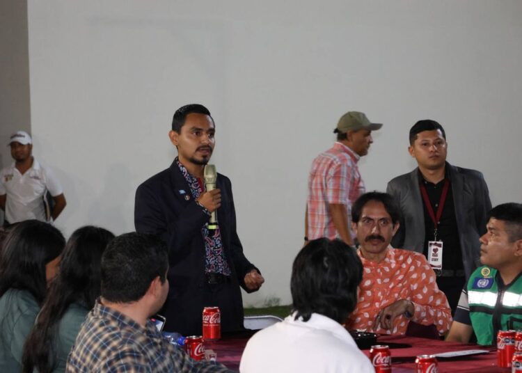 Respalda juventud neolaredense a Carlos Canturosas