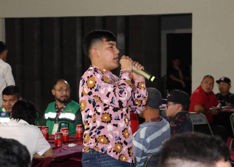 Respalda juventud neolaredense a Carlos Canturosas