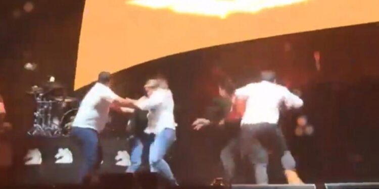 Cae templete en evento de Máynez en Nuevo León