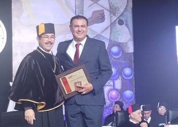 Reconoce Rector de la UAT a maestros de la FDCSV por sus años de servicio